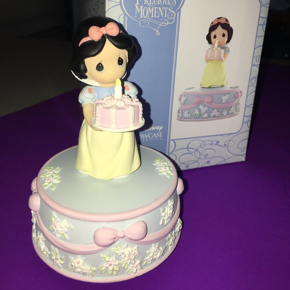 Precious Moments Disney Showcase Collection Snow White First Birthday Musical